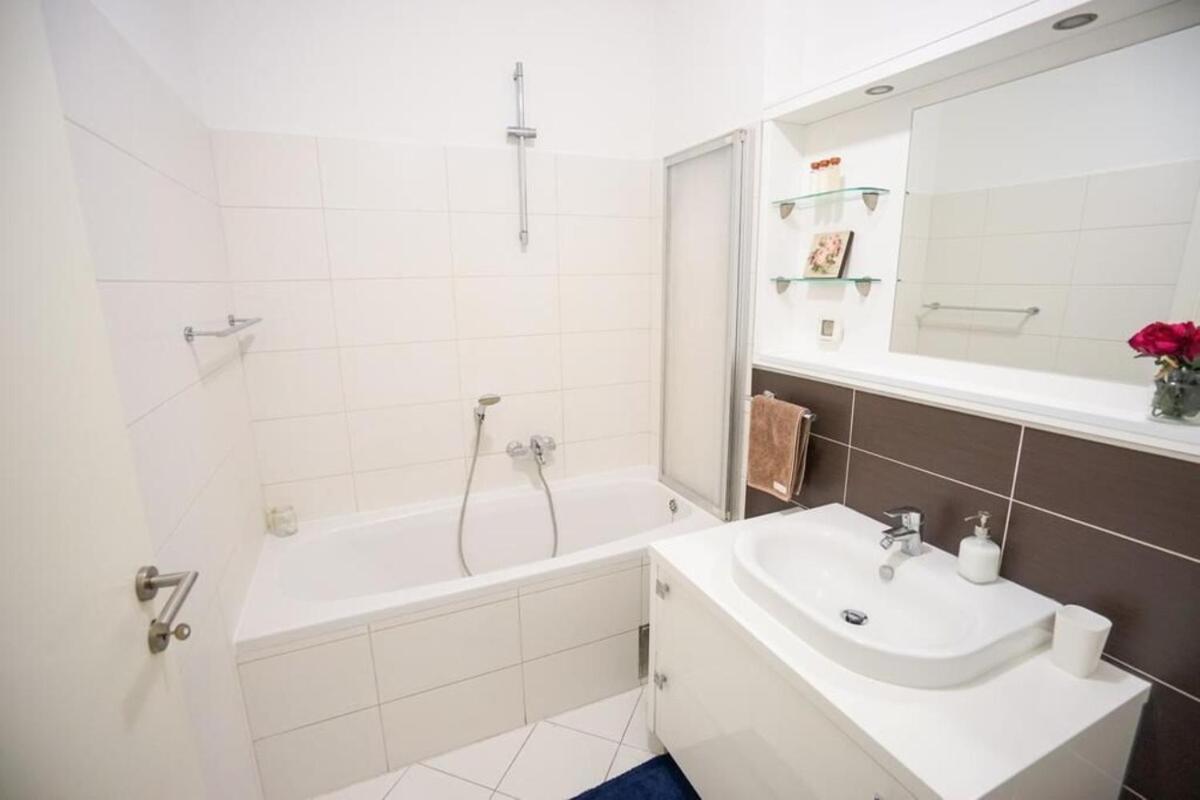 Apartment Zara White Kültér fotó